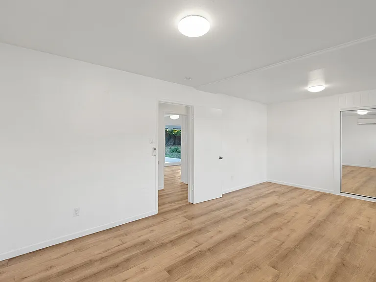 1921 Jardin Dr — Photo 17