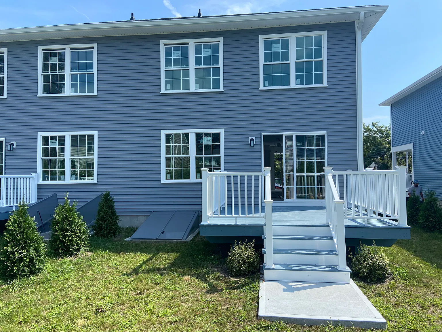 3 bed, 2.5 bath, 1600 sqft, $3,300 — Photo 2