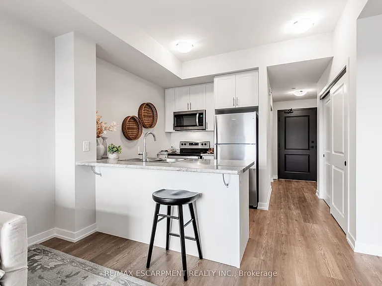 870 Queenston Rd #504 — Photo 3