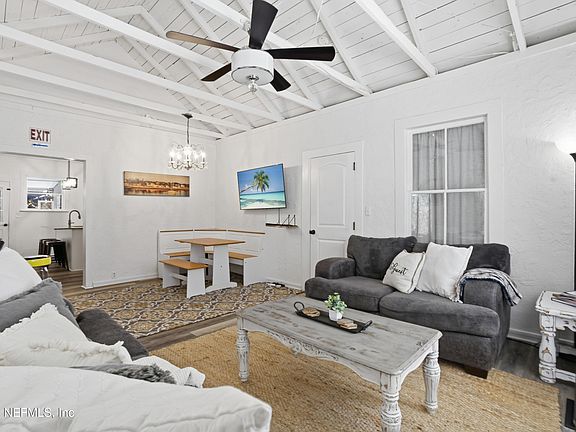3rd image of 17 DUFFERIN Street