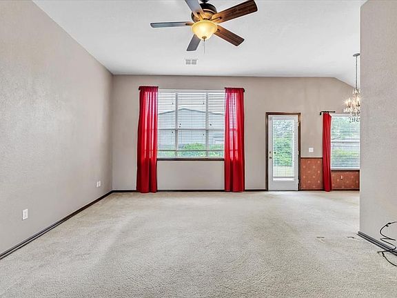 4th image of 908 Sennybridge Dr
