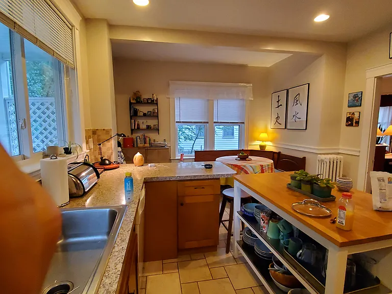 Eat-in kitchen