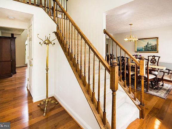 5th image of 1115 Andreas Dr