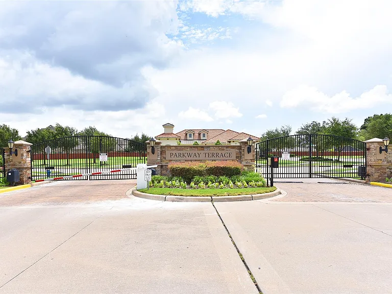 13117 Stoneleigh Terrace Dr — Photo 48