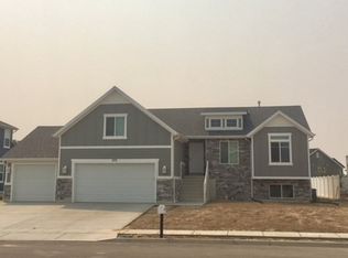 572 S Thurgood Ln, Syracuse, UT 84075