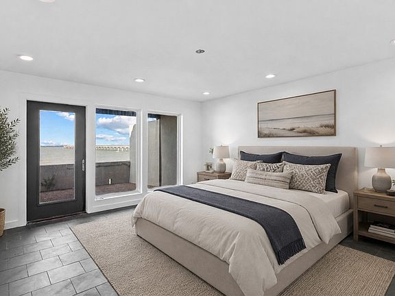 4th image of 4270 Ocean Dr APT 2