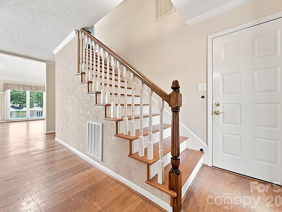 5th image of 3823 Rock Bridge Dr NE