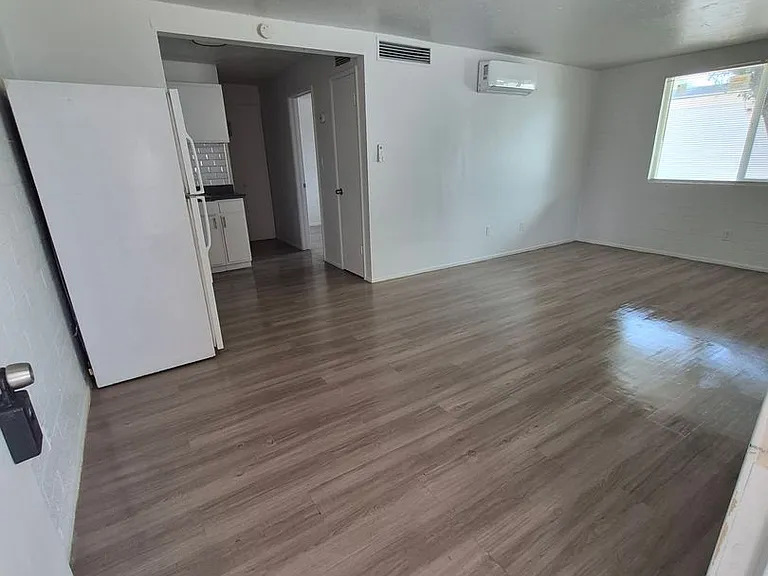 2053 N Alvernon Way — Photo 3