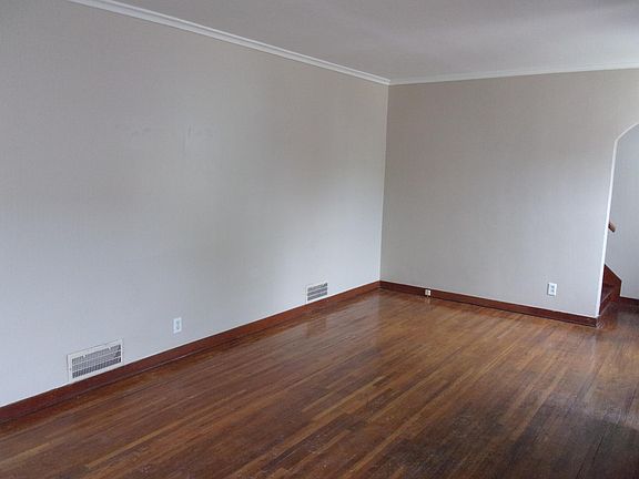 3rd image of 1365 Oak Beach Dr