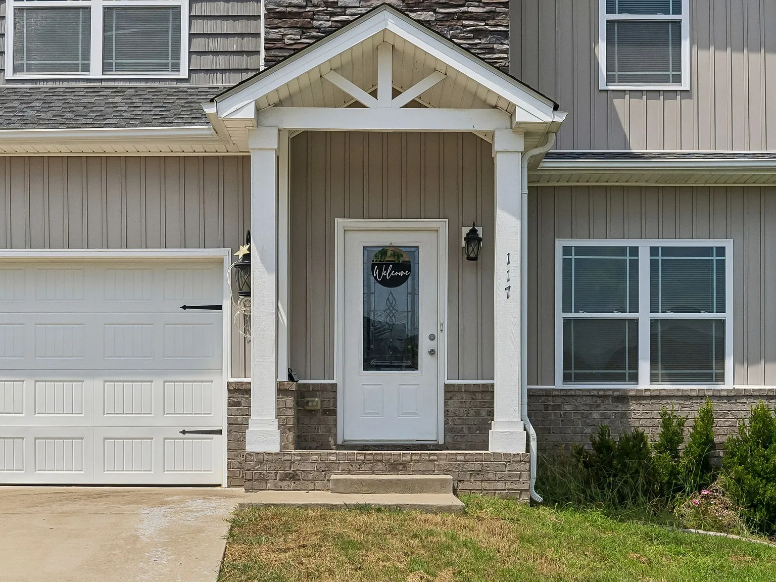 4 bed, 2.5 bath, 1900 sqft, $2,300 — Photo 4
