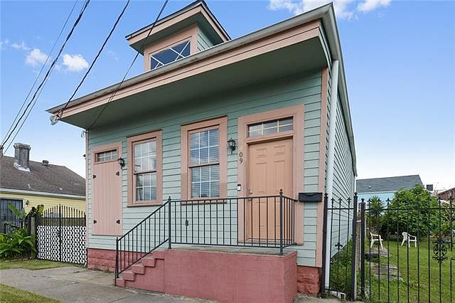 1st image of 809 N Galvez St