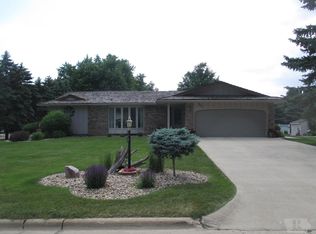 807 4th Ave NE, Sioux Center, IA 51250