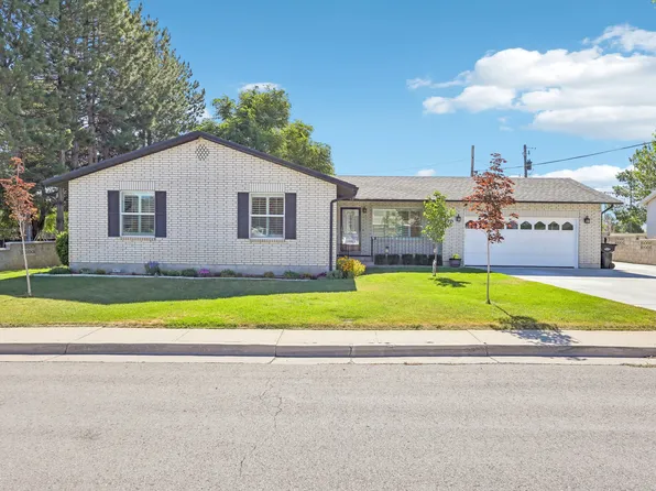 27 S Deseret Cir, Grantsville, UT 84029