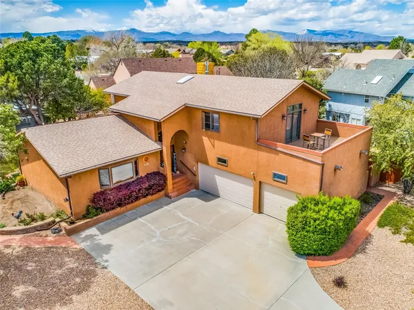 560 Brighton Loop, Los Alamos, NM 87547