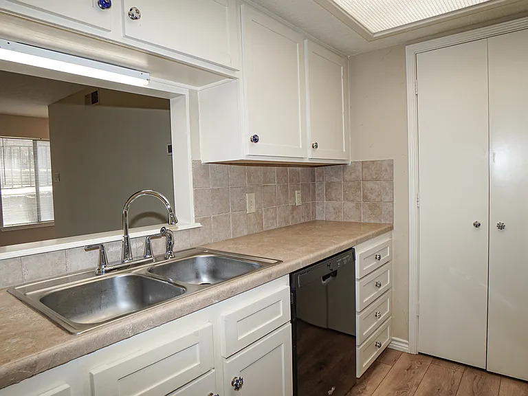 1121 Signal Ridge Pl — Photo 10