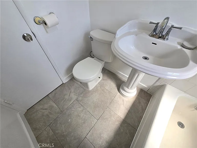 1140 W 120th St #8 — Photo 10