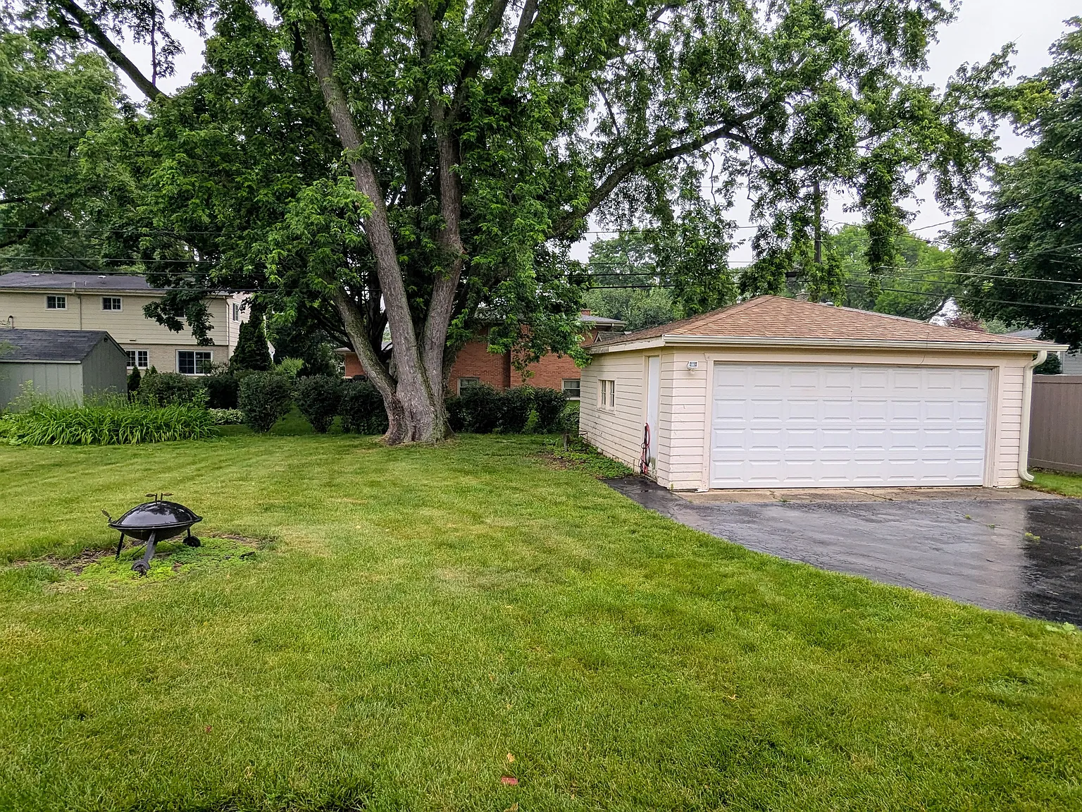 3 bed, 1.5 bath, 1341 sqft, $3,300 — Photo 2