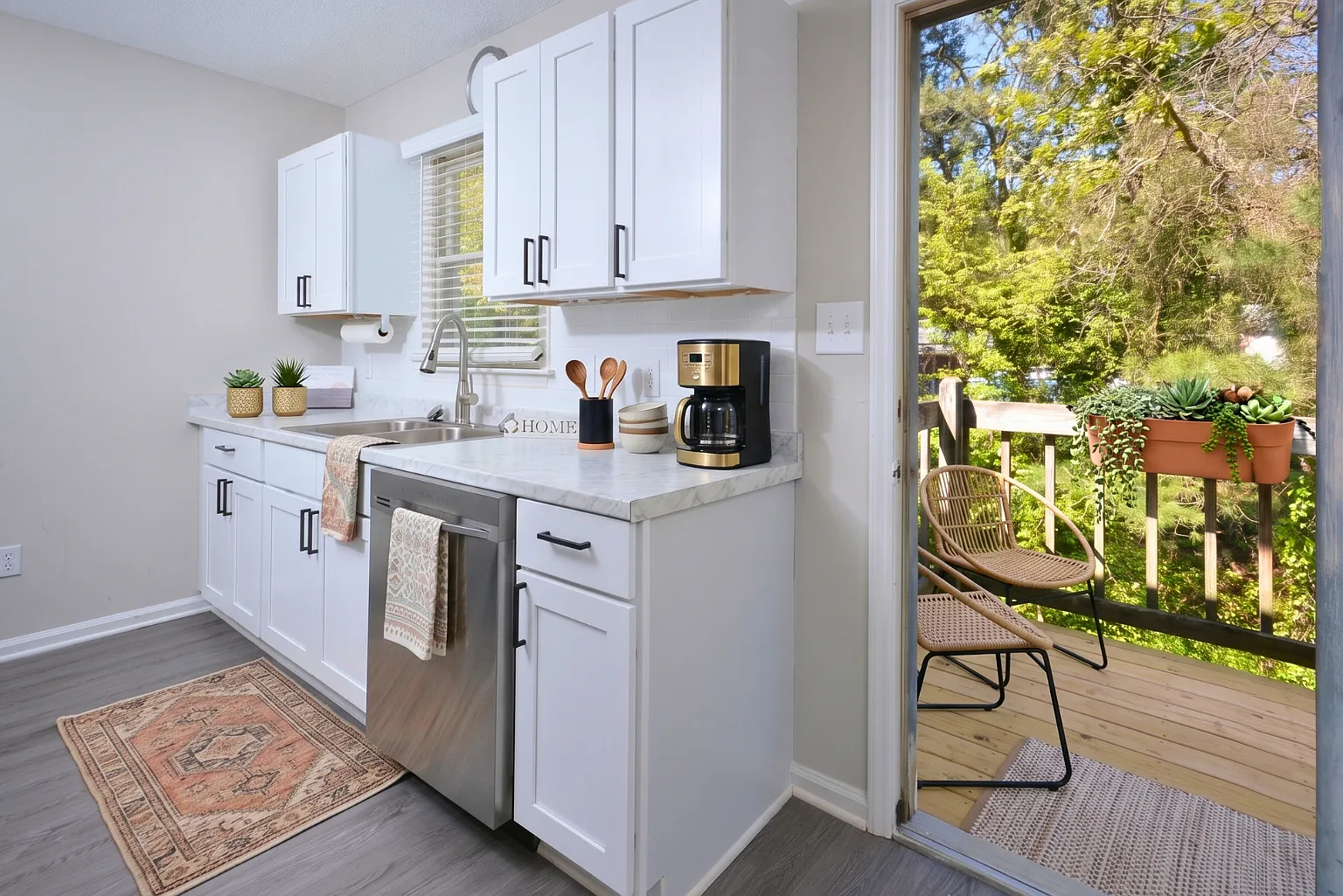 3026 Sherrill Ave — Photo 4