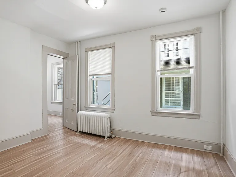307 Kings Hwy E #1 — Photo 8