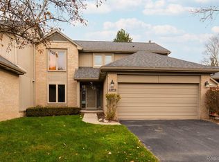 33793 Vista Dr, Farmington, MI 48331