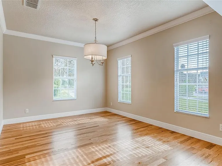 730 Oak Shadows Rd — Photo 3