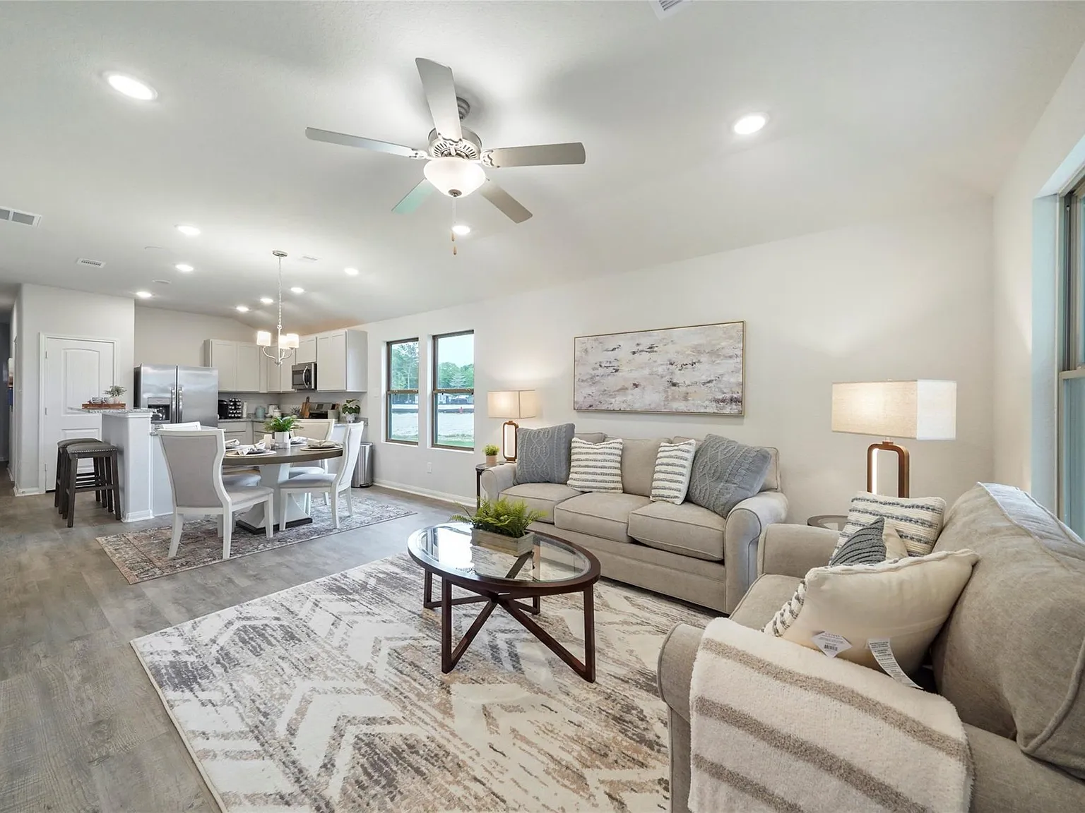 4 bed, 2.0 bath, 1426 sqft, $1,800 — Photo 4