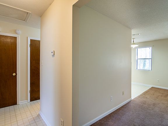 4th image of 868 Brookfield Pkwy APT C