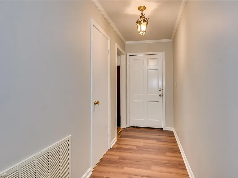 2705 Bolling Rd — Photo 8