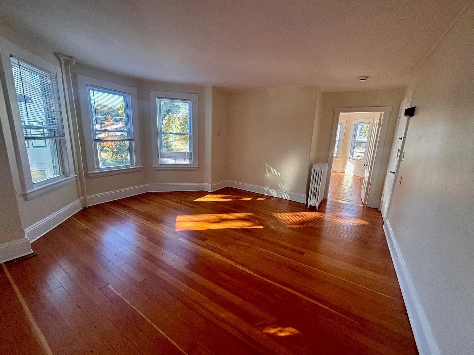 2 bed, 900 sqft, $2,900 — Photo 3