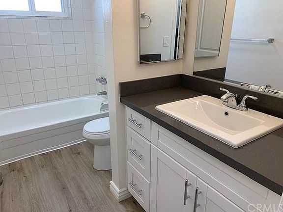 4th image of 1908 Gardena Ave #15