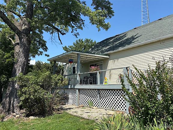 3rd image of 3749 Lahmeyer Rd