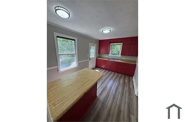 Building Photo - 3833 Mathis St