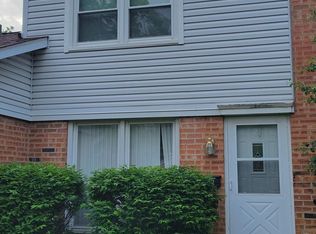 1072 Bristol Ct, Streamwood, IL 60107