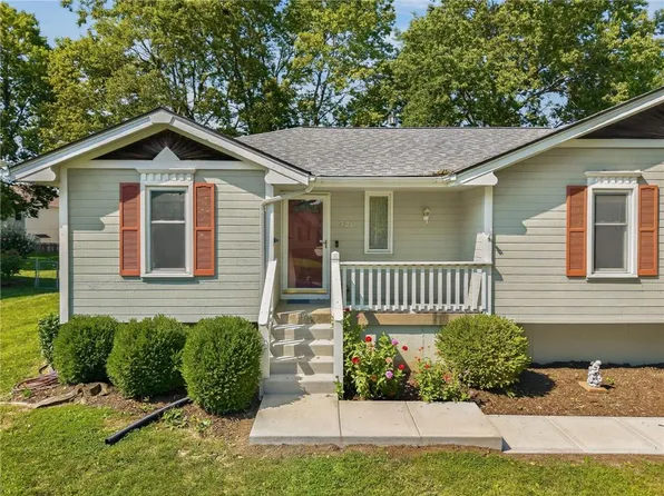 320 Regency Park St, Kearney, MO 64060