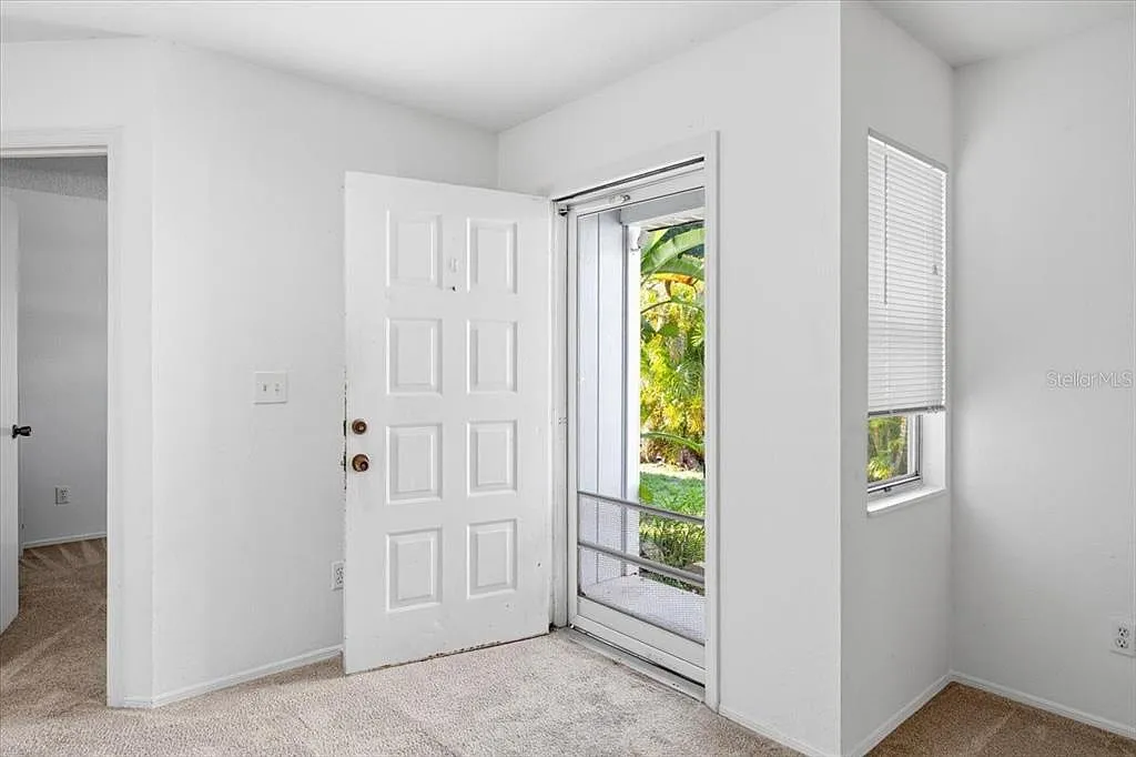 3 bed, 2.0 bath, 1062 sqft, $1,400 — Photo 2