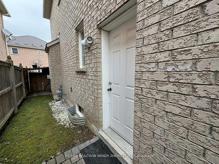 77 Eastvale Dr #BASEMENT — Photo 2