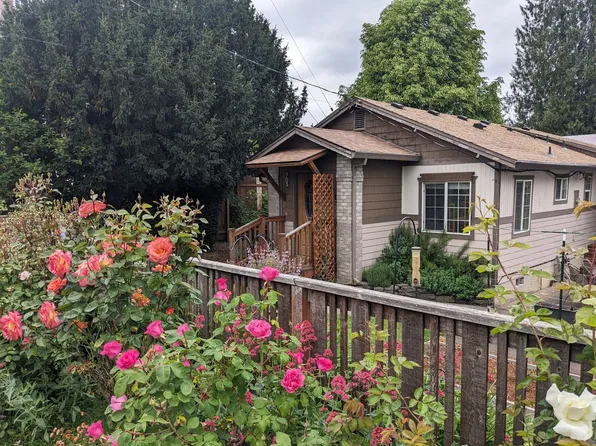 703 Barclay Hills Dr, Oregon City, OR 97045