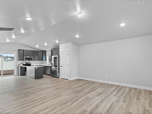 Finished home photos are representational images only. See sales agent for details.