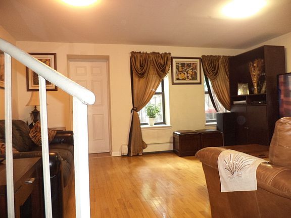 3rd image of 338a Lafayette Ave.
