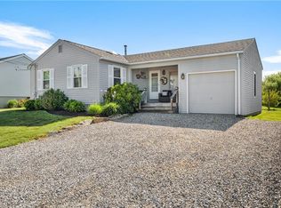 18 Chestnut Ave, Narragansett, RI 02882