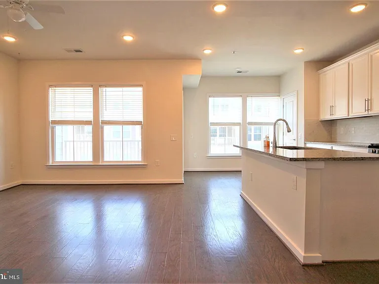 3974 Norton Pl #50 — Photo 9