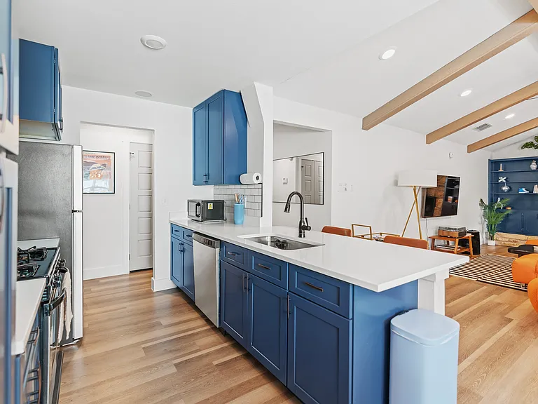 6701 Woodhue Dr — Photo 11