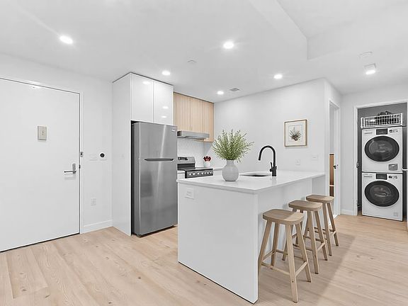 4th image of 827 Sterling Pl #3A
