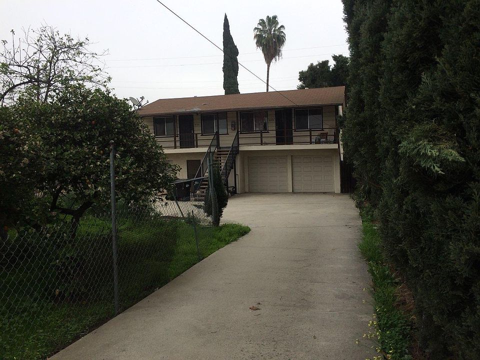 driveway leads to rear upstairs unit