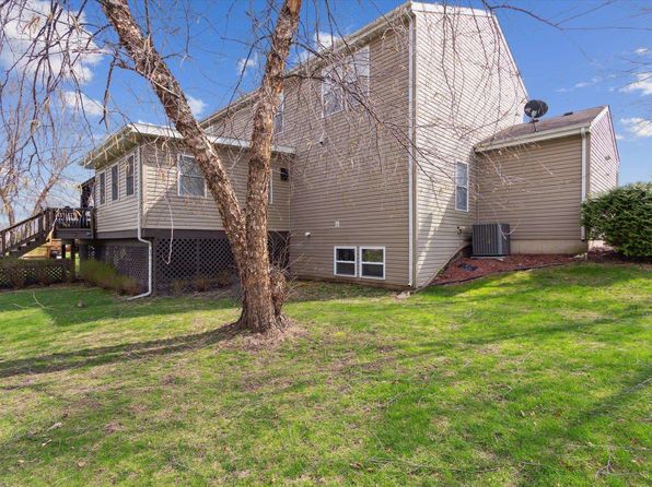 229 Stone Hollow Dr, Poplar Grove, IL 61065