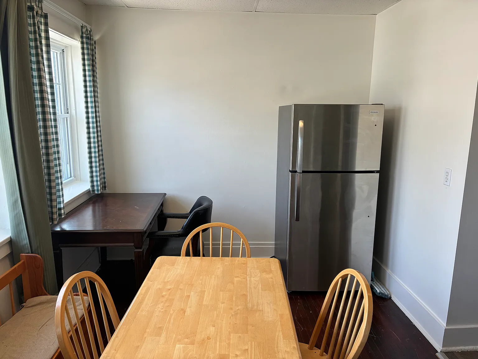 389 Abbott Rd — Photo 4