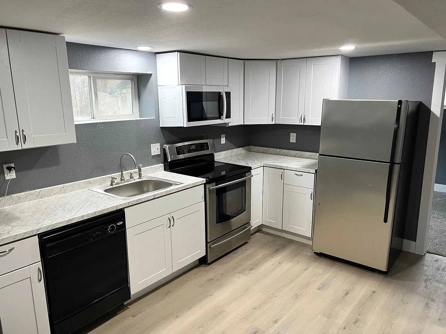 3 bed, 1050 sqft, $1,400 — Photo 2