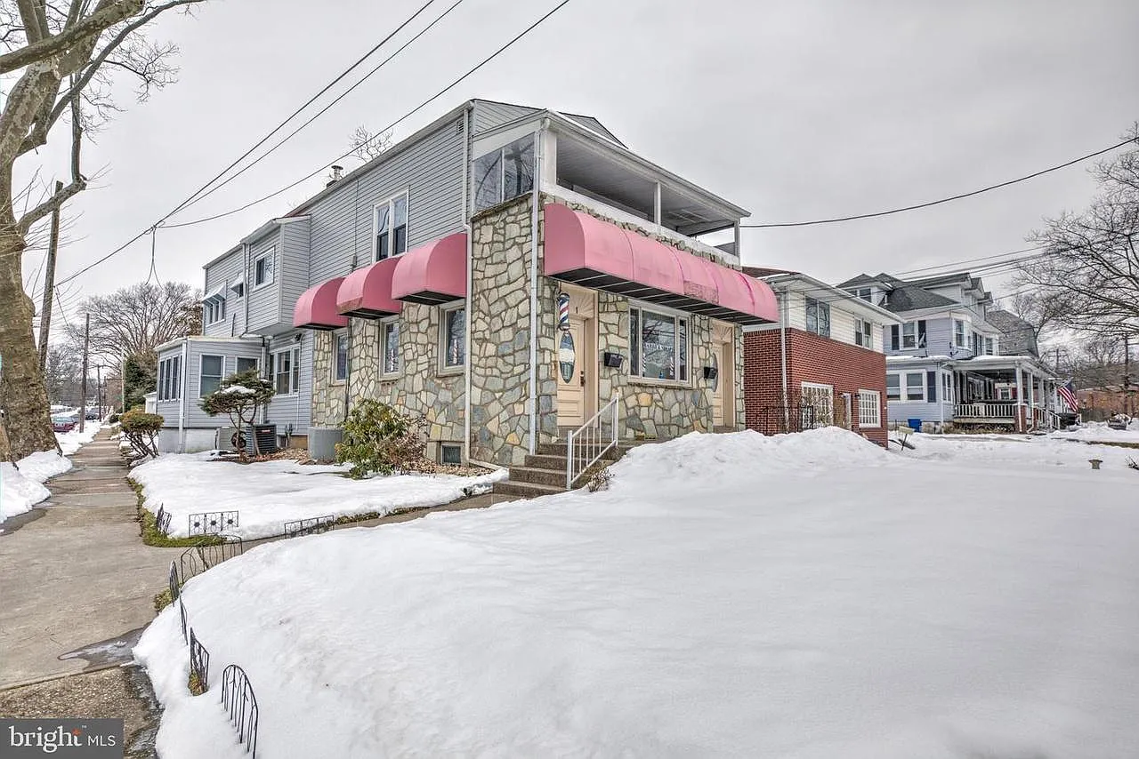 3 bed, 2400 sqft, $2,400 — Photo 3