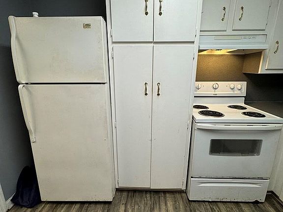 4th image of 114 Baird St