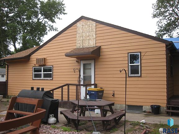 4th image of 1112 Harrison Ave